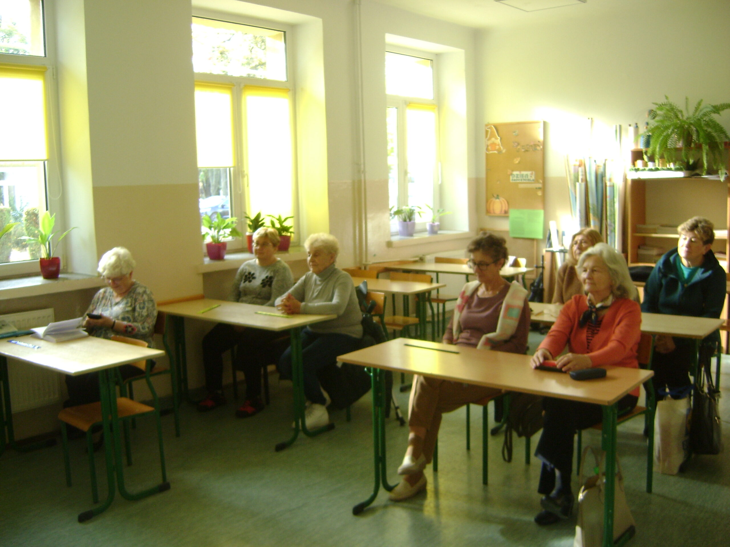 Kobiety przy stolikach